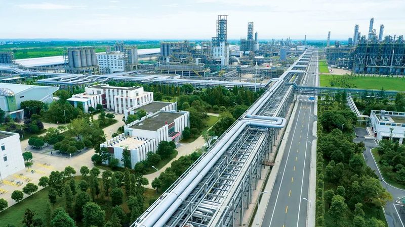 广东高分子材料与金属材料：性能与应用差异解析